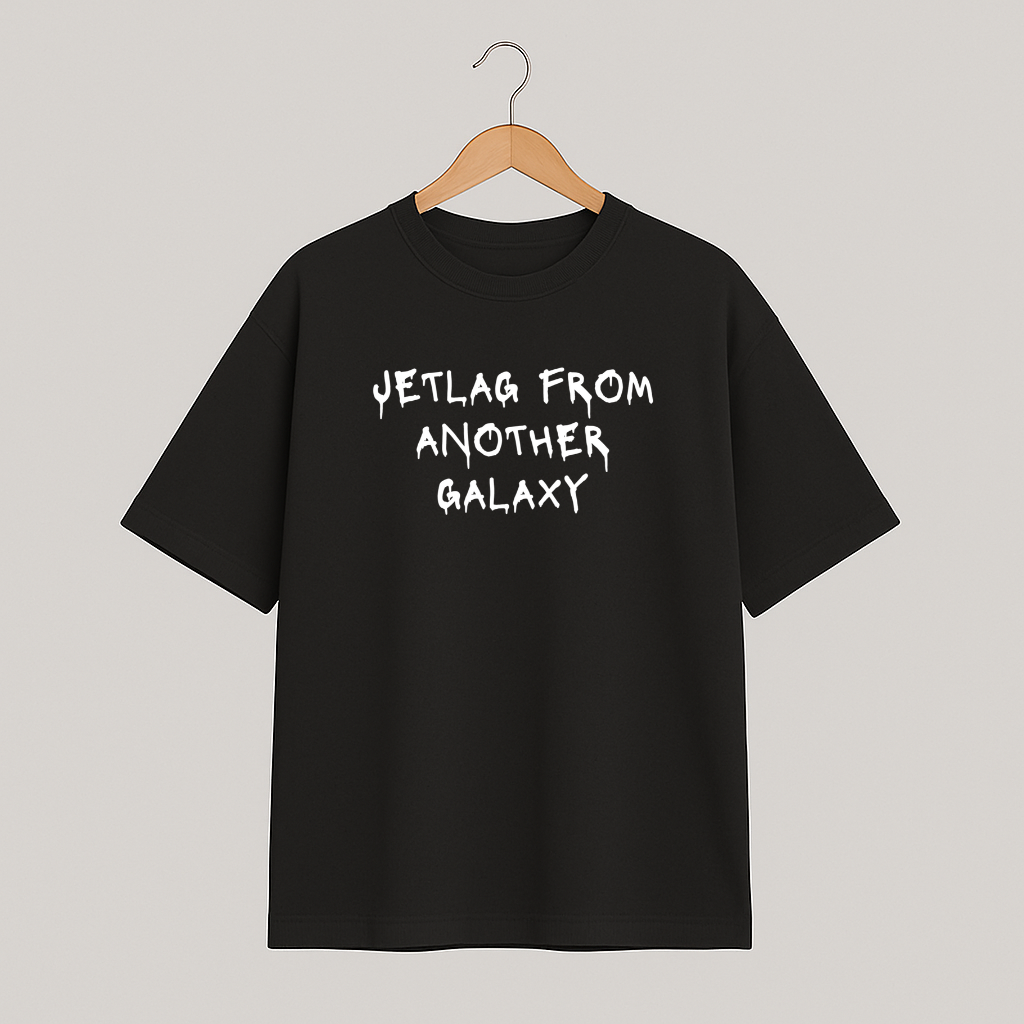 T-shirt oversize COSMIC OUTLAWS "Jetlag from another galaxy"